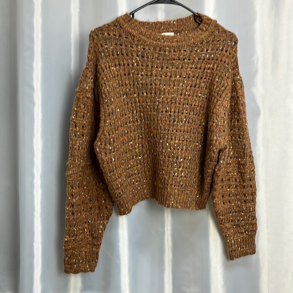 Universal thread pull over sweater - Picture 1 of 4